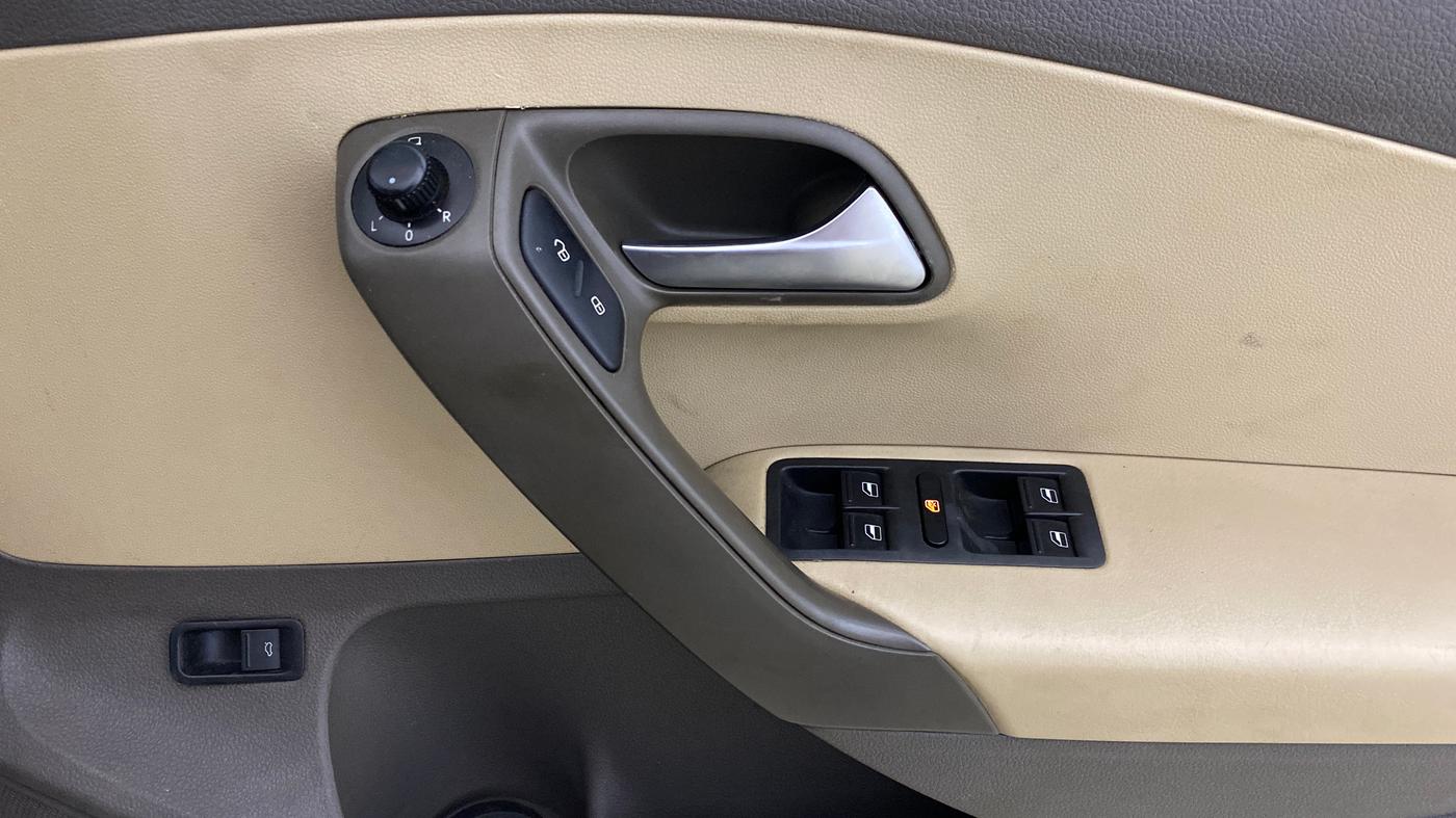 2015 Volkswagen Vento HIGHLINE PETROL AT, Petrol, Automatic, 20,273 km, Driver Side Door Panels Control