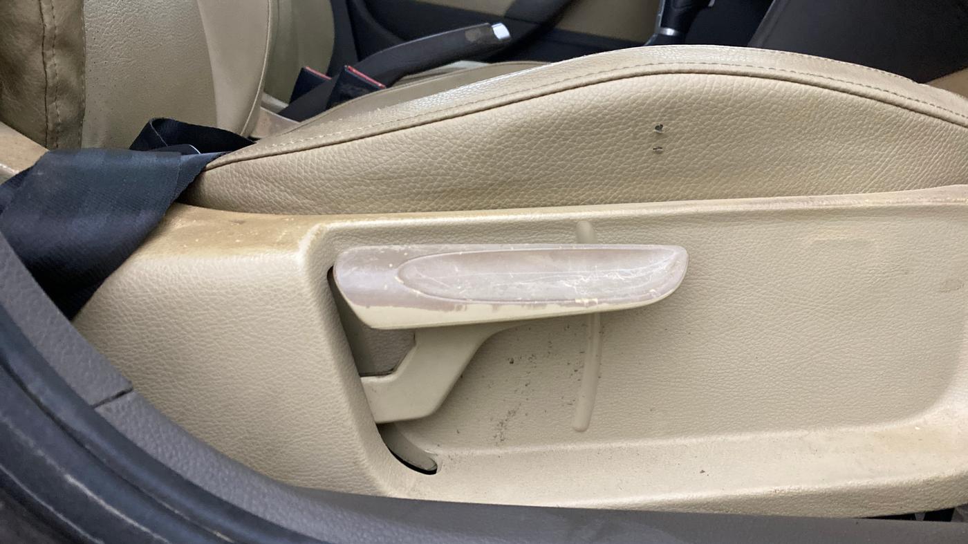 2015 Volkswagen Vento HIGHLINE PETROL AT, Petrol, Automatic, 20,273 km, Driver Side Adjustment Panel