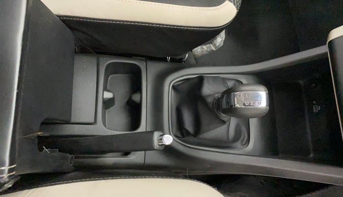 2020 Renault TRIBER RXZ AMT, CNG, Automatic, 89,715 km, Gear Lever