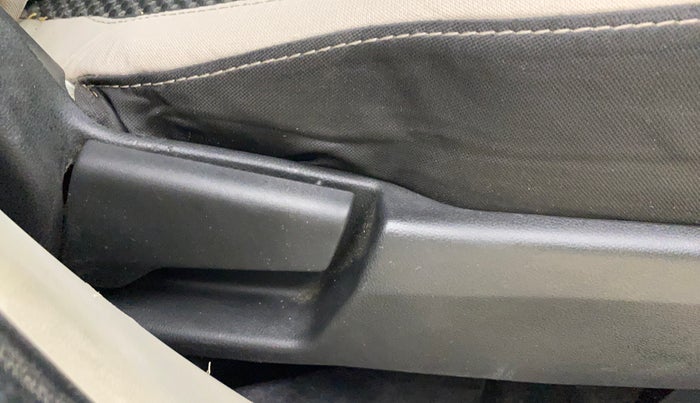 2020 Renault TRIBER RXZ AMT, CNG, Automatic, 89,715 km, Driver Side Adjustment Panel