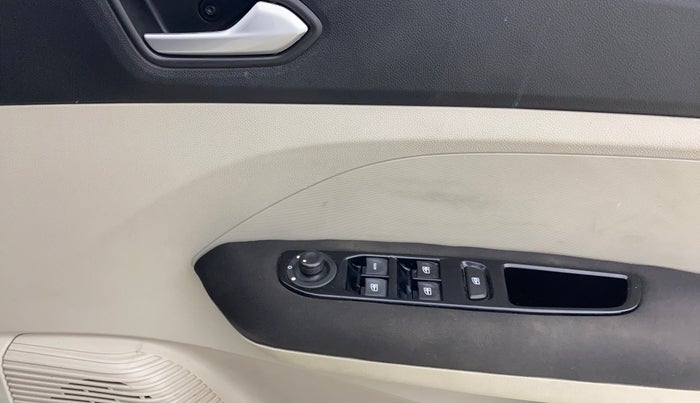 2020 Renault TRIBER RXZ AMT, CNG, Automatic, 89,715 km, Driver Side Door Panels Control