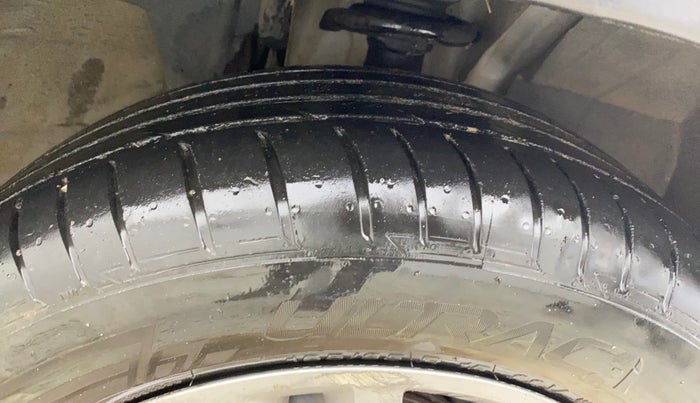 2020 Renault TRIBER RXZ AMT, CNG, Automatic, 89,715 km, Right Front Tyre Tread