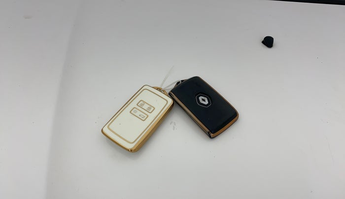 2020 Renault TRIBER RXZ AMT, CNG, Automatic, 89,715 km, Key Close Up