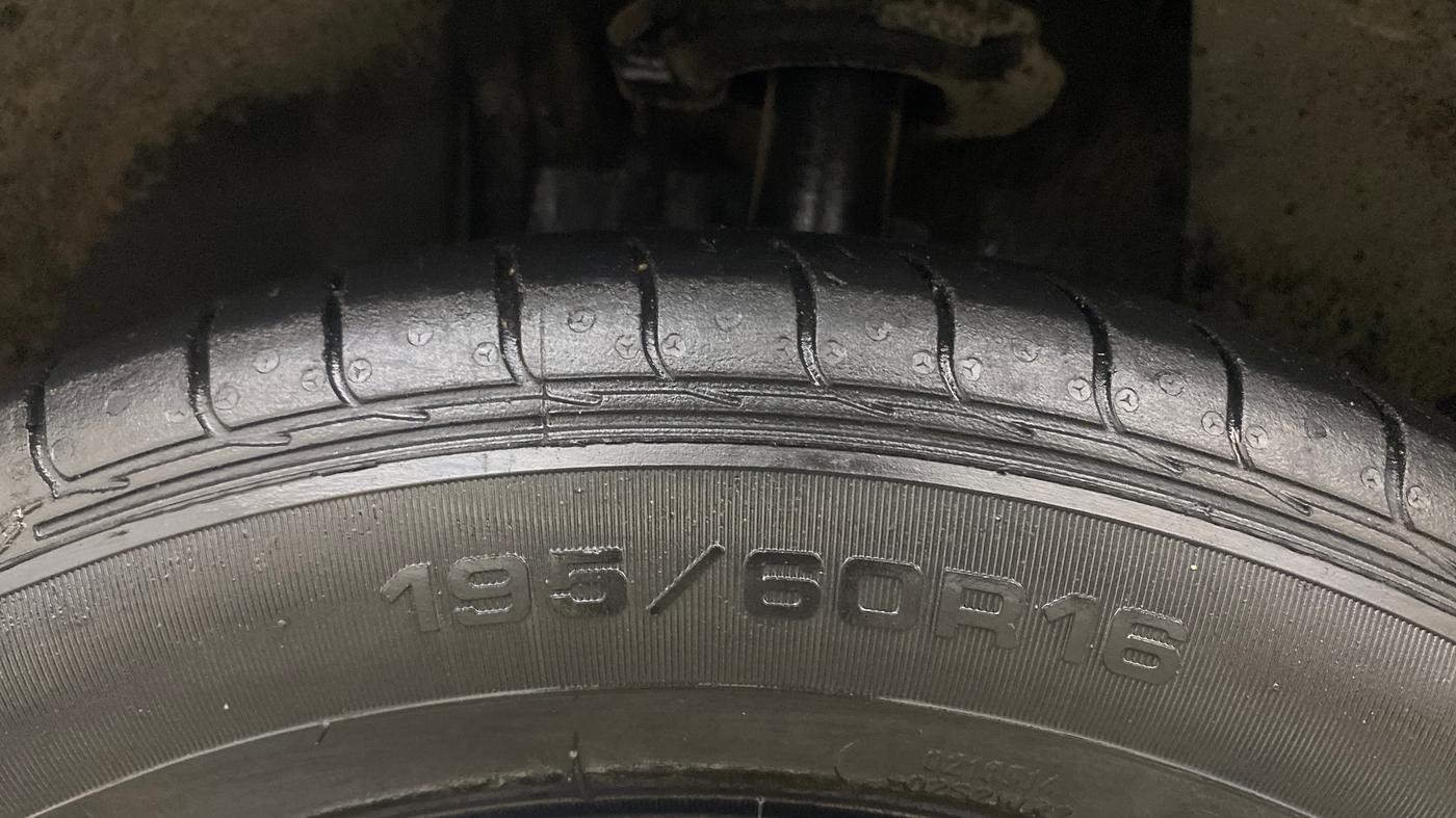 2019 Tata NEXON XM PETROL, Petrol, Manual, 39,526 km, Left Front Tyre Tread