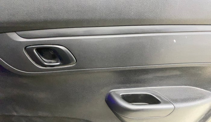 2017 Renault Kwid RXT 0.8, Petrol, Manual, 38,112 km, Driver Side Door Panels Control