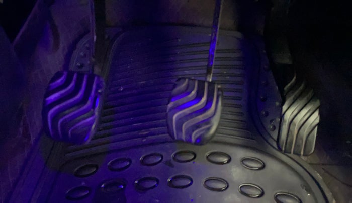 2017 Renault Kwid RXT 0.8, Petrol, Manual, 38,112 km, Pedals