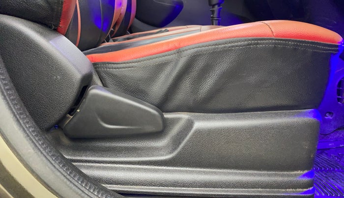 2017 Renault Kwid RXT 0.8, Petrol, Manual, 38,112 km, Driver Side Adjustment Panel