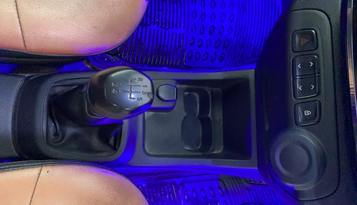 2017 Renault Kwid RXT 0.8, Petrol, Manual, 38,112 km, Gear Lever