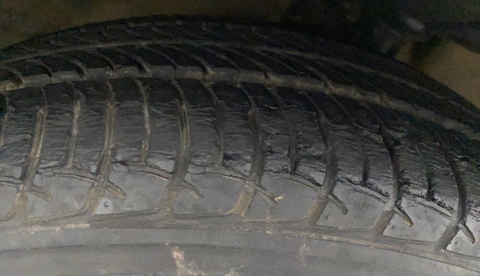 2015 Maruti Celerio VXI AMT, Petrol, Automatic, 28,365 km, Right Rear Tyre Tread