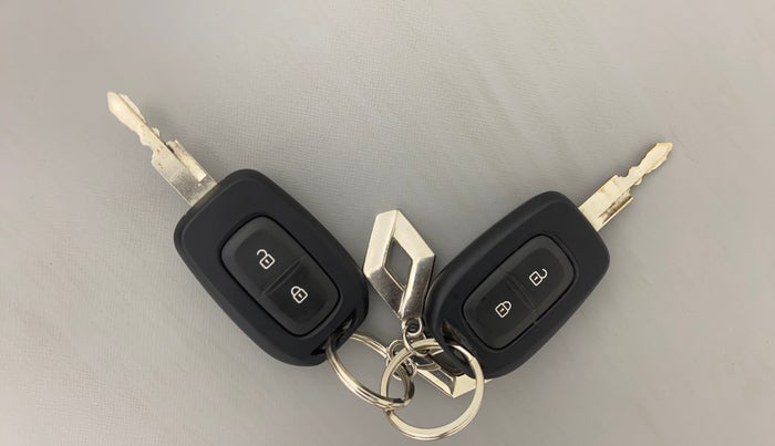 2021 Renault Kwid RXT 1.0 AMT (O), Petrol, Automatic, 4,858 km, Key Close Up