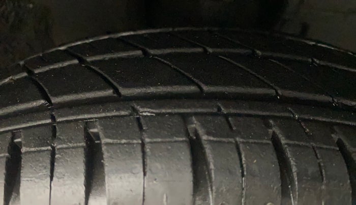 2021 Renault Kwid RXT 1.0 AMT (O), Petrol, Automatic, 4,858 km, Right Front Tyre Tread