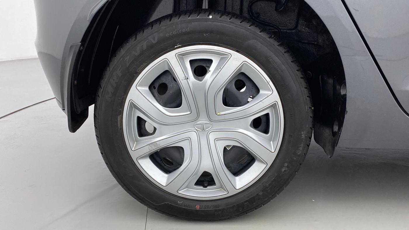 2021 Tata ALTROZ XT 1.2, Petrol, Manual, 19,237 km, Right Rear Wheel