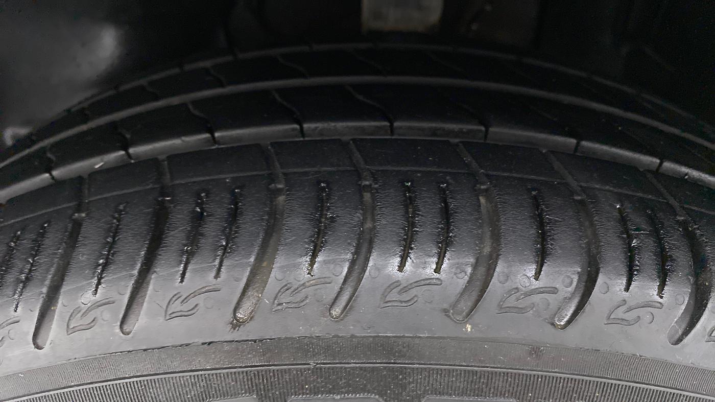 2021 Tata ALTROZ XT 1.2, Petrol, Manual, 19,237 km, Left Front Tyre Tread