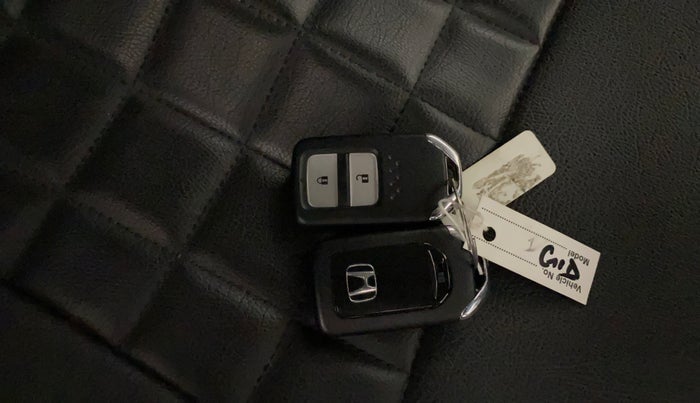 2024 Honda ELEVATE V MT, Petrol, Manual, 5,322 km, Key Close Up