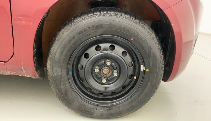 2010 Maruti Ritz VXI, Petrol, Manual, 29,768 km, Right Front Wheel
