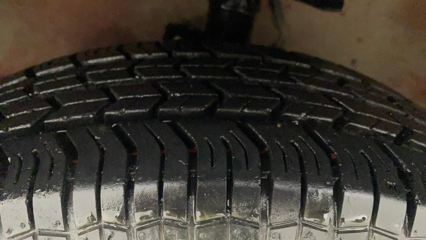 2010 Maruti Ritz VXI, Petrol, Manual, 29,768 km, Left Front Tyre Tread