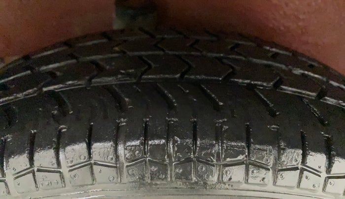 2010 Maruti Ritz VXI, Petrol, Manual, 29,768 km, Right Rear Tyre Tread