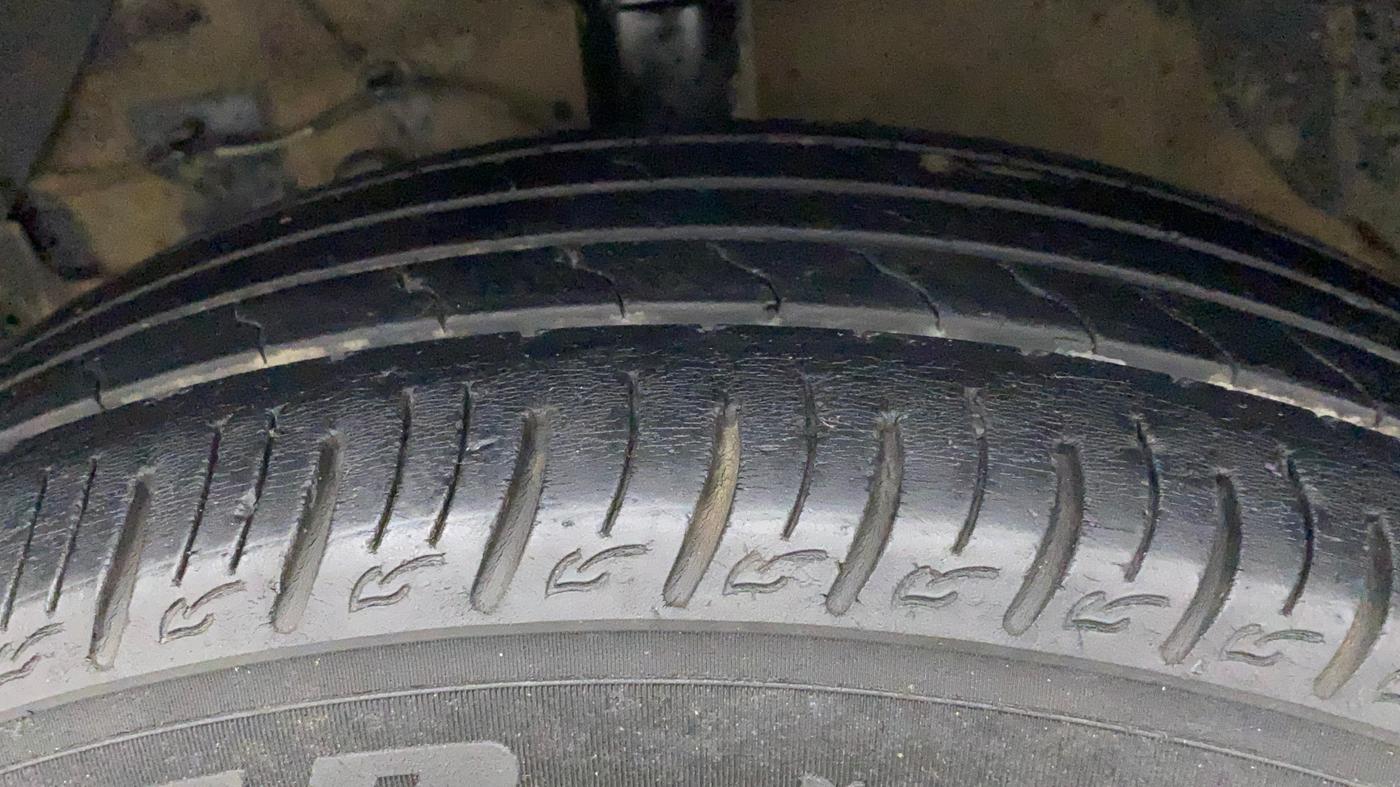 2020 Maruti Vitara Brezza VXI, Petrol, Manual, 70,777 km, Left Front Tyre Tread