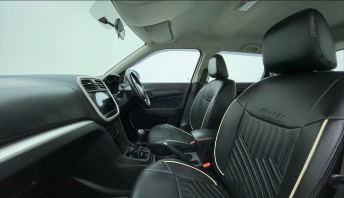 2020 Maruti Vitara Brezza VXI, Petrol, Manual, 70,777 km, Right Side Front Door Cabin