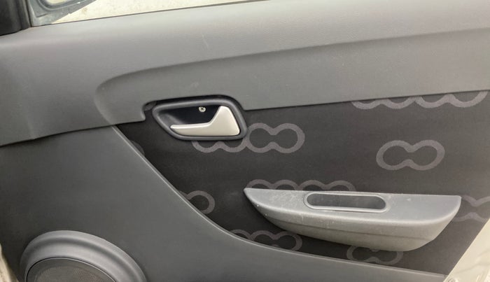 2013 Maruti Alto 800 LXI, Petrol, Manual, 7,176 km, Driver Side Door Panels Control