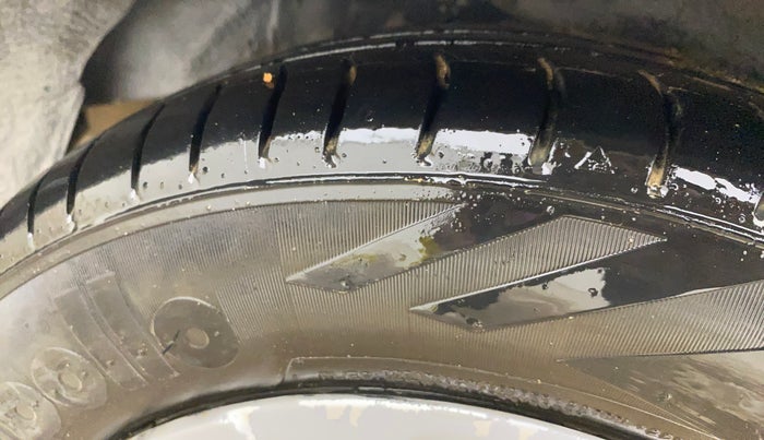 2018 Hyundai Eon MAGNA +, CNG, Manual, 59,189 km, Left Rear Tyre Tread