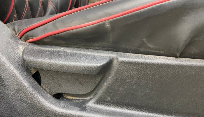 2018 Hyundai Eon MAGNA +, CNG, Manual, 59,189 km, Driver Side Adjustment Panel