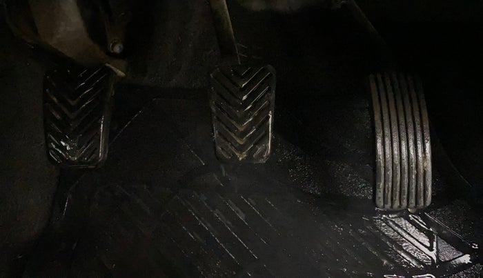 2018 Hyundai Eon MAGNA +, CNG, Manual, 59,189 km, Pedals