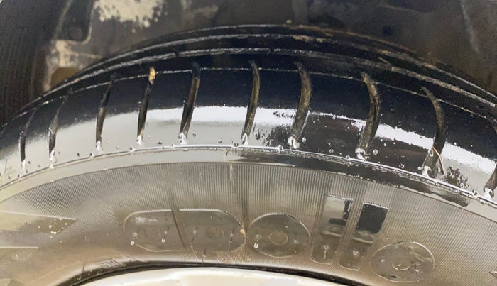 2018 Hyundai Eon MAGNA +, CNG, Manual, 59,189 km, Left Front Tyre Tread