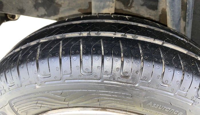 2017 Renault Kwid RXT 1.0 AMT (O), Petrol, Automatic, 66,414 km, Right Rear Tyre Tread