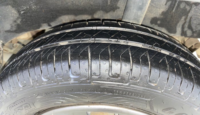 2017 Renault Kwid RXT 1.0 AMT (O), Petrol, Automatic, 66,414 km, Left Rear Tyre Tread