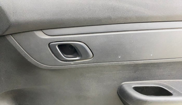 2017 Renault Kwid RXT 1.0 AMT (O), Petrol, Automatic, 66,414 km, Driver Side Door Panels Control