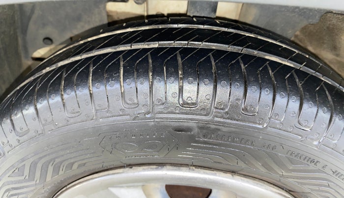 2017 Renault Kwid RXT 1.0 AMT (O), Petrol, Automatic, 66,414 km, Left Front Tyre Tread