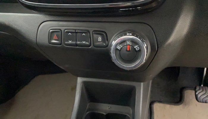 2017 Renault Kwid RXT 1.0 AMT (O), Petrol, Automatic, 66,414 km, Gear Lever