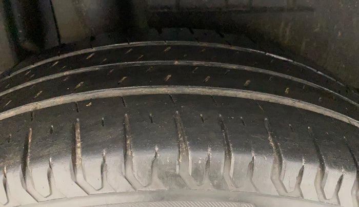 2017 Maruti Dzire ZXI PLUS, Petrol, Manual, 30,427 km, Right Rear Tyre Tread
