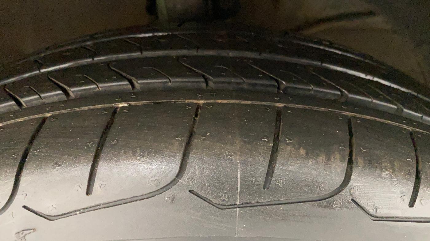 2017 Maruti Dzire ZXI PLUS, Petrol, Manual, 30,427 km, Right Front Tyre Tread