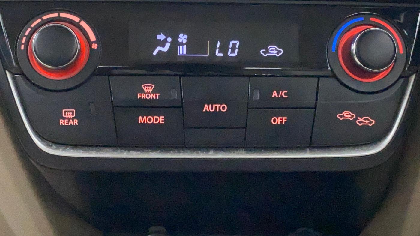2017 Maruti Dzire ZXI PLUS, Petrol, Manual, 30,427 km, Automatic Climate Control