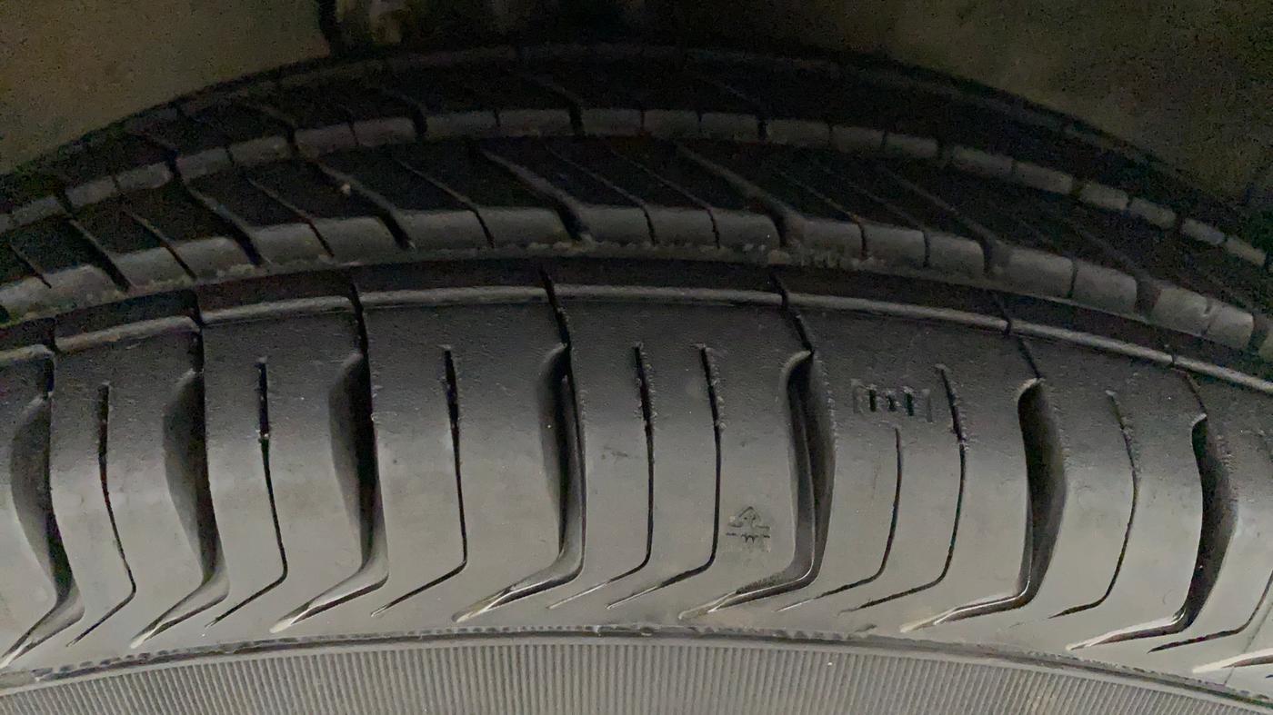 2013 Maruti A Star VXI (ABS) AT, Petrol, Automatic, 21,504 km, Right Front Tyre Tread