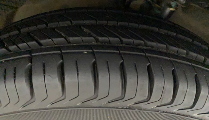 2013 Maruti A Star VXI (ABS) AT, Petrol, Automatic, 21,504 km, Right Rear Tyre Tread
