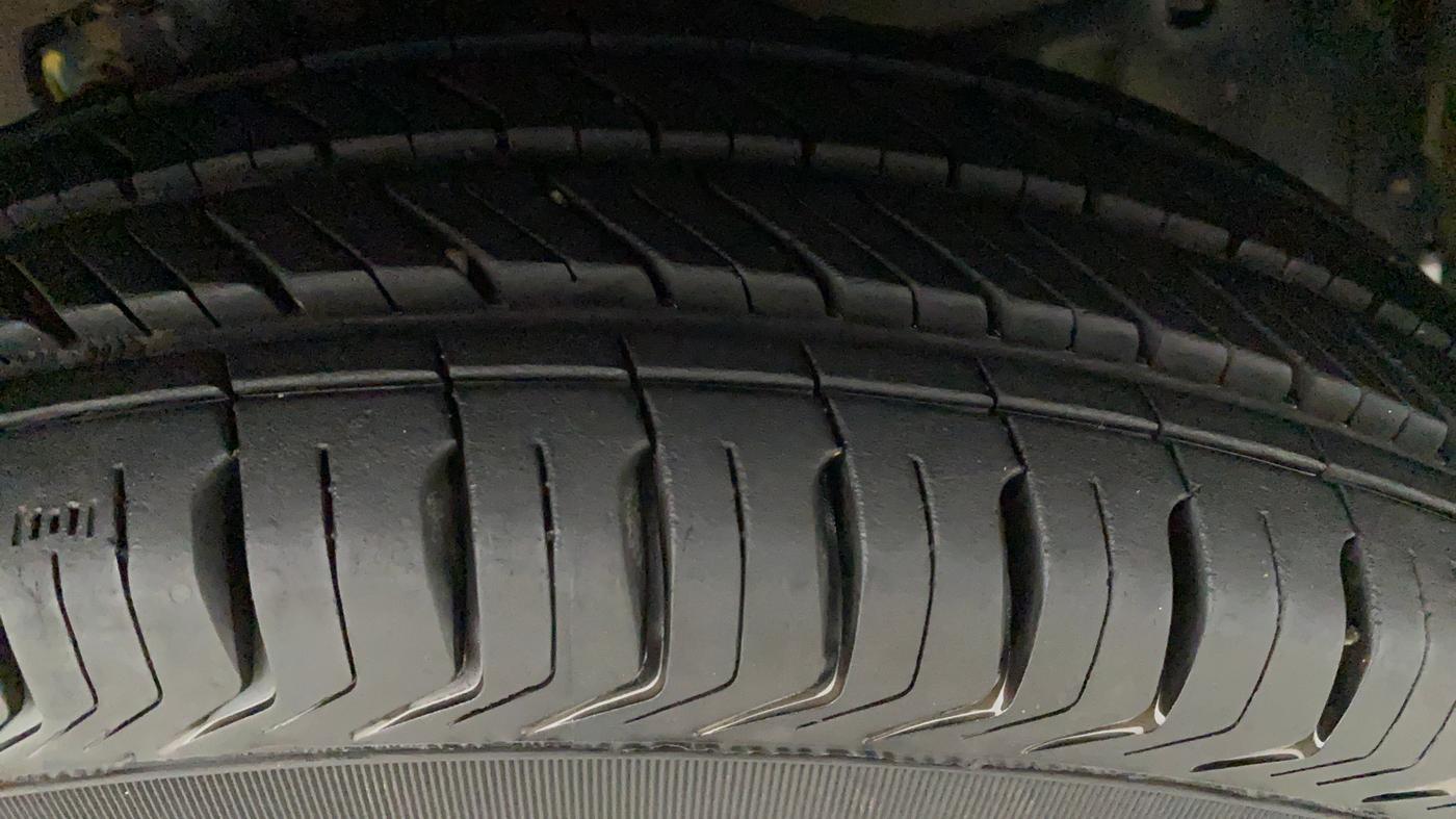 2013 Maruti A Star VXI (ABS) AT, Petrol, Automatic, 21,504 km, Left Front Tyre Tread
