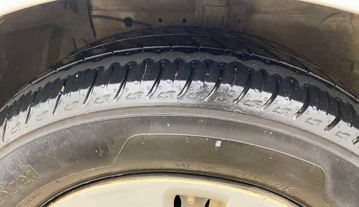 2017 Maruti Ertiga VDI SHVS, Diesel, Manual, 98,216 km, Left Front Tyre Tread