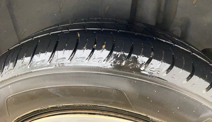 2017 Maruti Ertiga VDI SHVS, Diesel, Manual, 98,216 km, Left Rear Tyre Tread