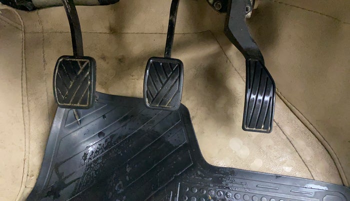 2017 Maruti Ertiga VDI SHVS, Diesel, Manual, 98,216 km, Pedals