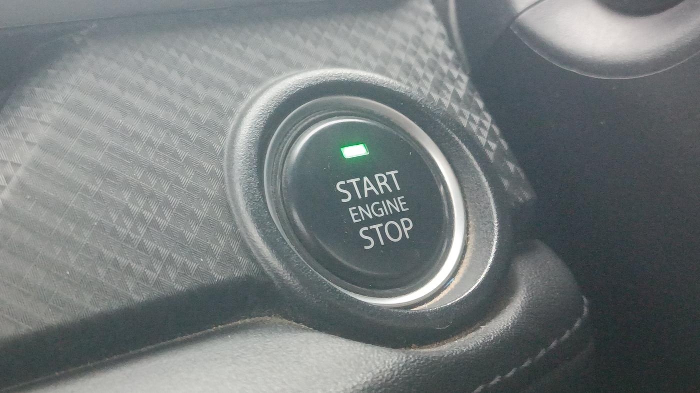 2023 Tata NEXON FEARLESS + SUNROOF AMT DUAL TONE 1.5 DIESEL, Diesel, Automatic, 95,761 km, Keyless Start/ Stop Button