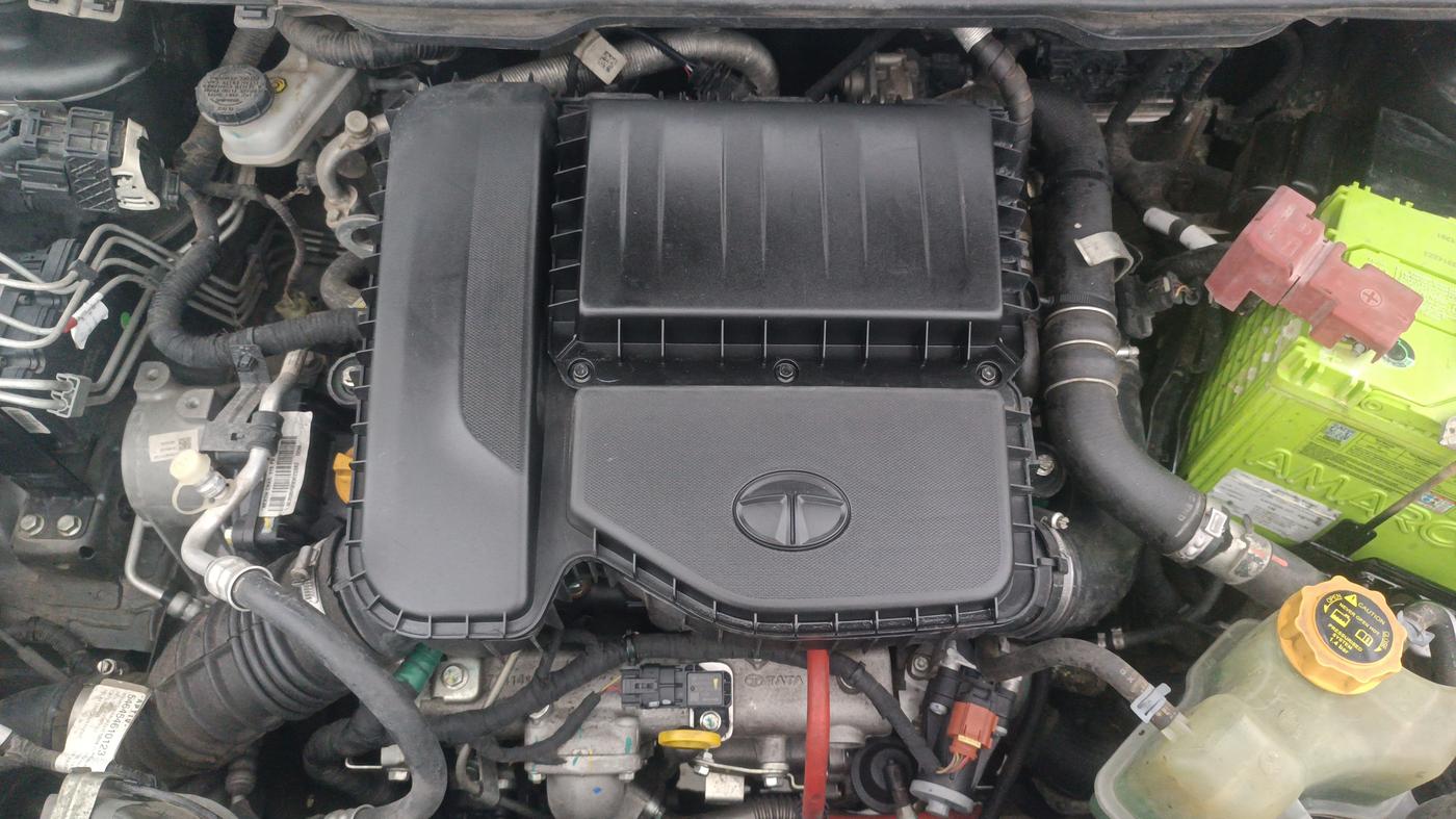 2023 Tata NEXON FEARLESS + SUNROOF AMT DUAL TONE 1.5 DIESEL, Diesel, Automatic, 95,761 km, Engine View