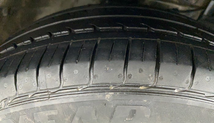 2016 Maruti Ciaz ZXI AMT, Petrol, Automatic, 96,614 km, Right Front Tyre Tread