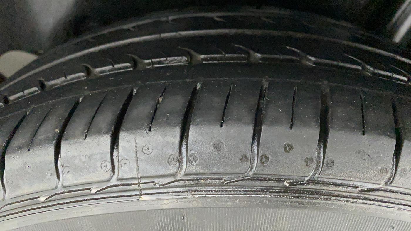 2016 Maruti Ciaz ZXI AMT, Petrol, Automatic, 96,614 km, Left Rear Tyre Tread