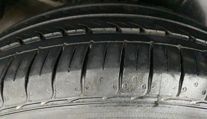 2016 Maruti Ciaz ZXI AMT, Petrol, Automatic, 96,614 km, Right Rear Tyre Tread
