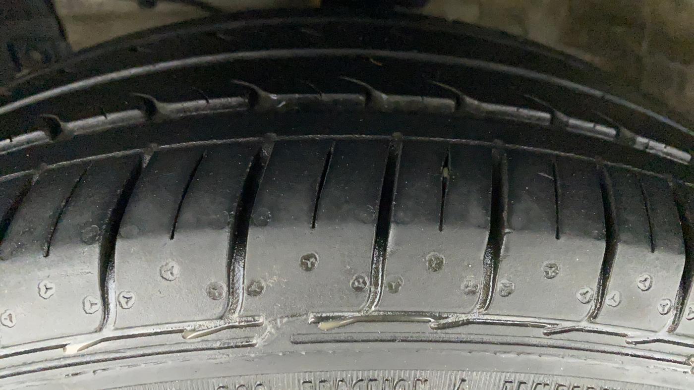 2016 Maruti Ciaz ZXI AMT, Petrol, Automatic, 96,614 km, Left Front Tyre Tread
