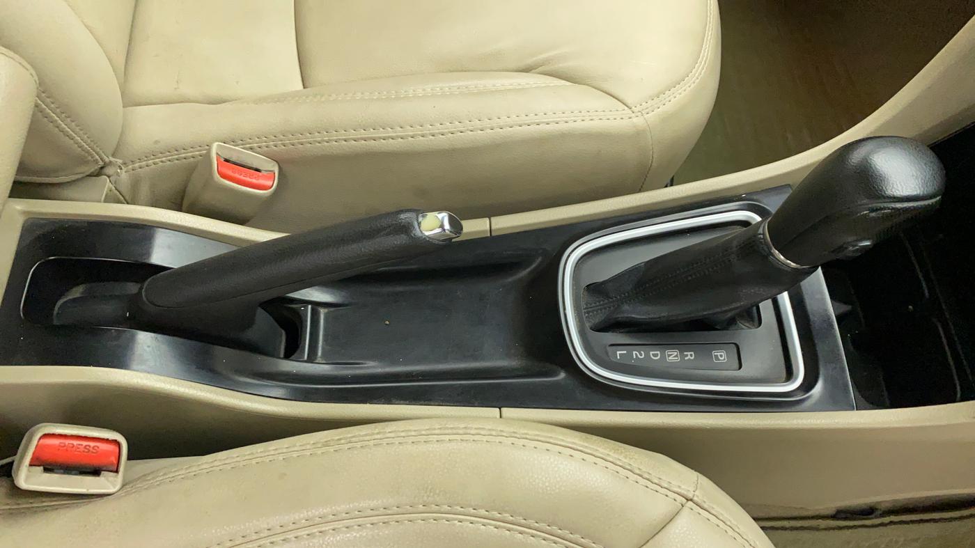 2016 Maruti Ciaz ZXI AMT, Petrol, Automatic, 96,614 km, Gear Lever