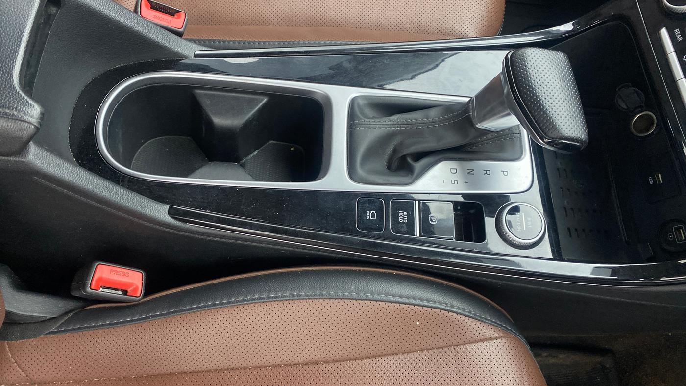 2021 Hyundai ALCAZAR PLATINUM(O) 7STR 1.5 AT, Diesel, Automatic, 49,215 km, Gear Lever